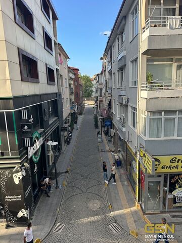 3-GÖLCÜK ÇARŞI İÇİNDE  UYGUN FİYATA KOMPLE SATILIK 3 KATLI TİCARİ BİNA